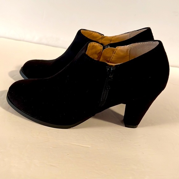 Jornee Collection Sanzi Bootie - Picture 4 of 7